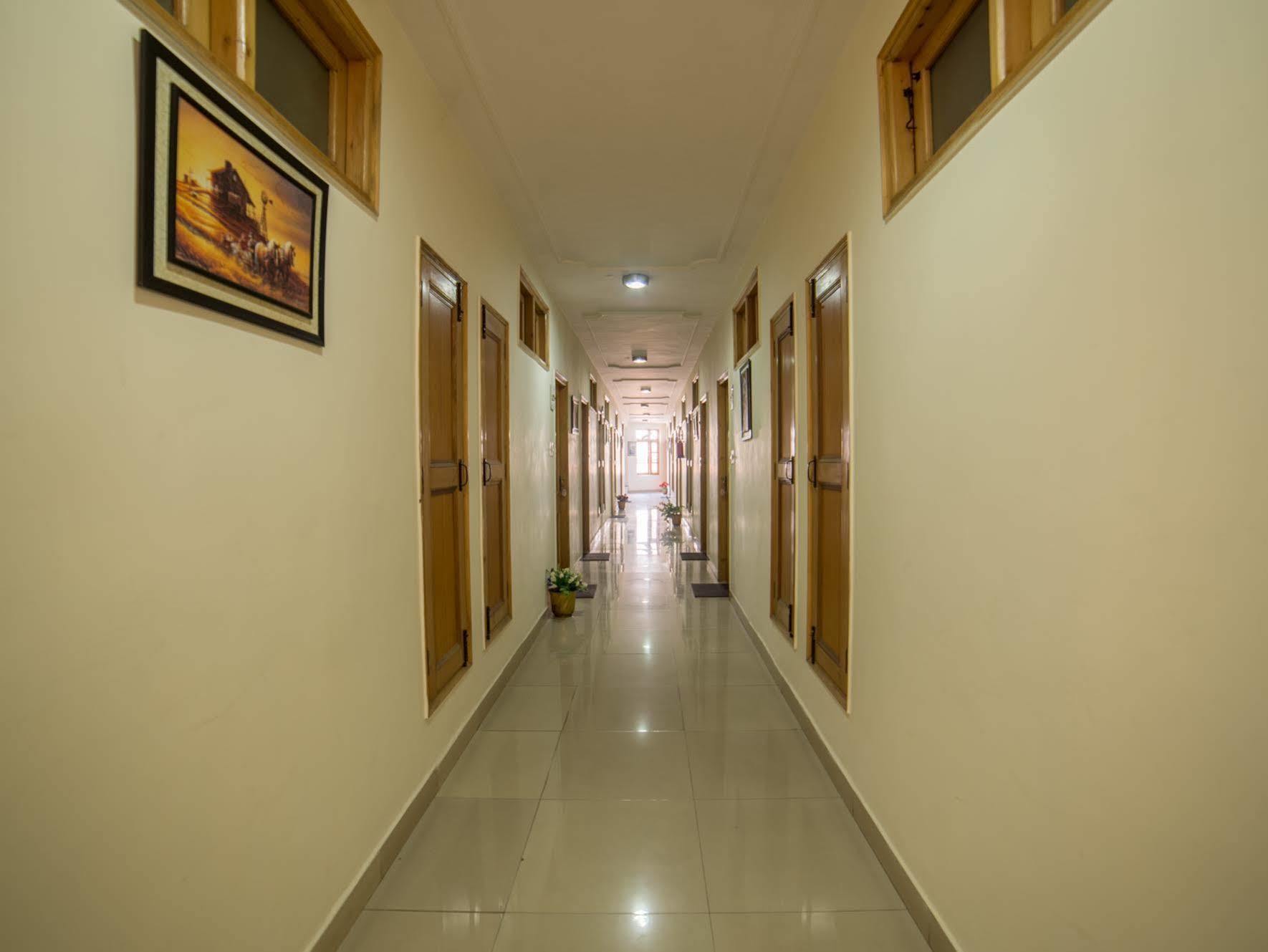 Hotel Satkar Residency - Riverside Old Manali Экстерьер фото